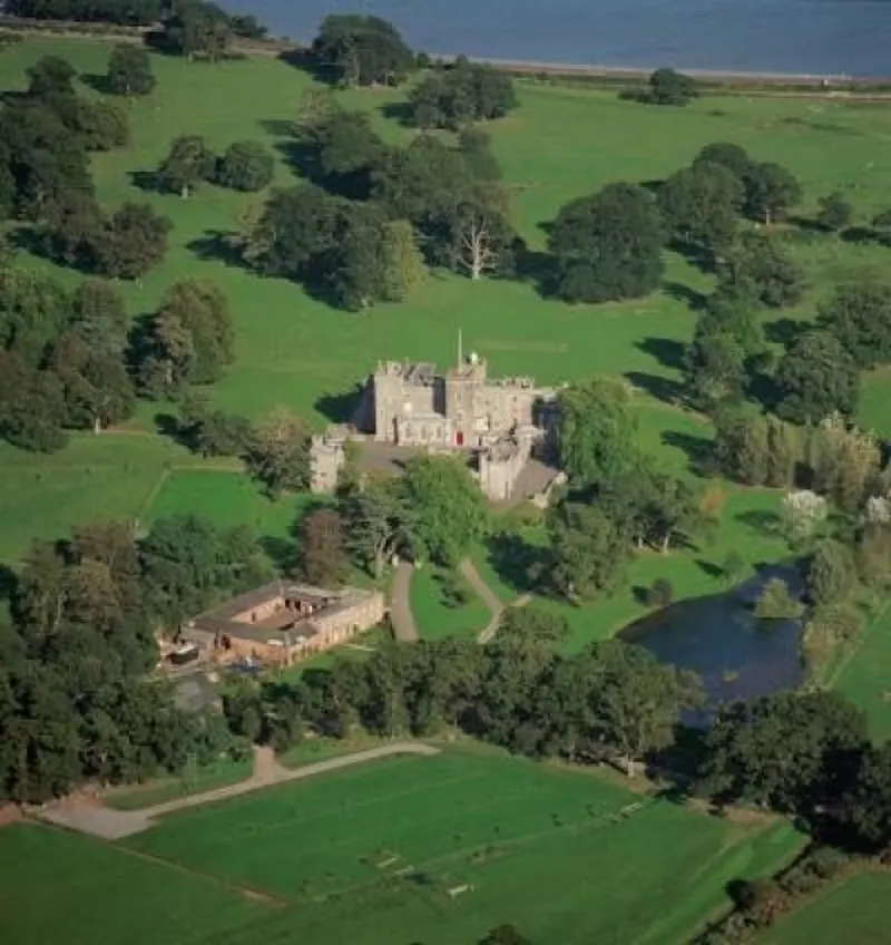 Countryside at Remarkable castle in Exeter, G266 (photo 16)