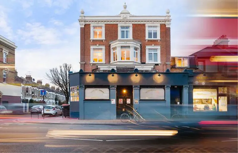 Shepherd's Bush music hall, P493 (photo 1)