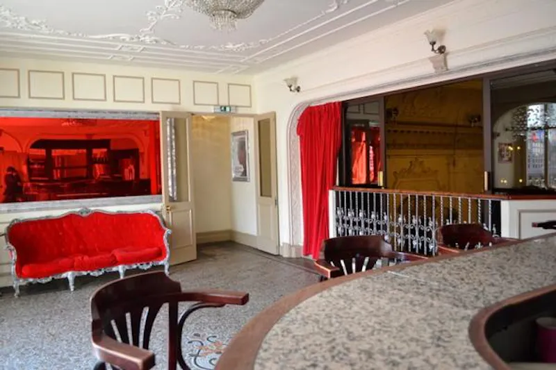 Shepherd's Bush music hall, P493 (photo 15)
