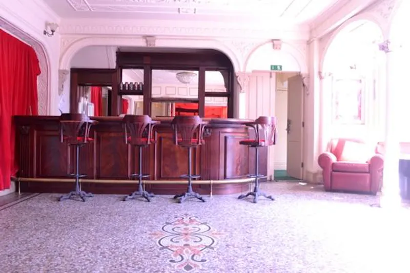 Shepherd's Bush music hall, P493 (photo 16)