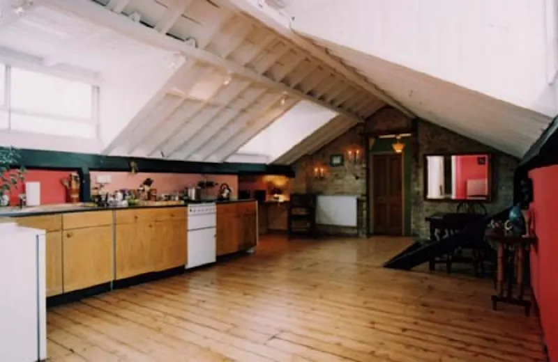 Exposed brick at Attic flat in Sydenham, F700 (photo 3)