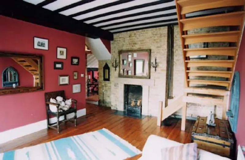 Fireplace at Attic flat in Sydenham, F700 (photo 5)