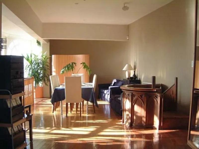 Dining room at Bermondsey Street apartment, F668 (photo 3)