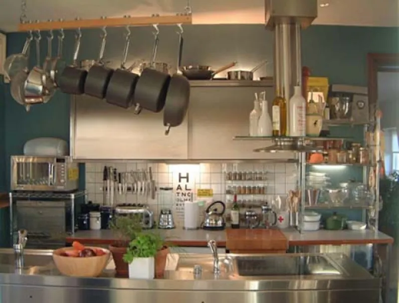 Kitchen at Bermondsey Street apartment, F668 (photo 4)
