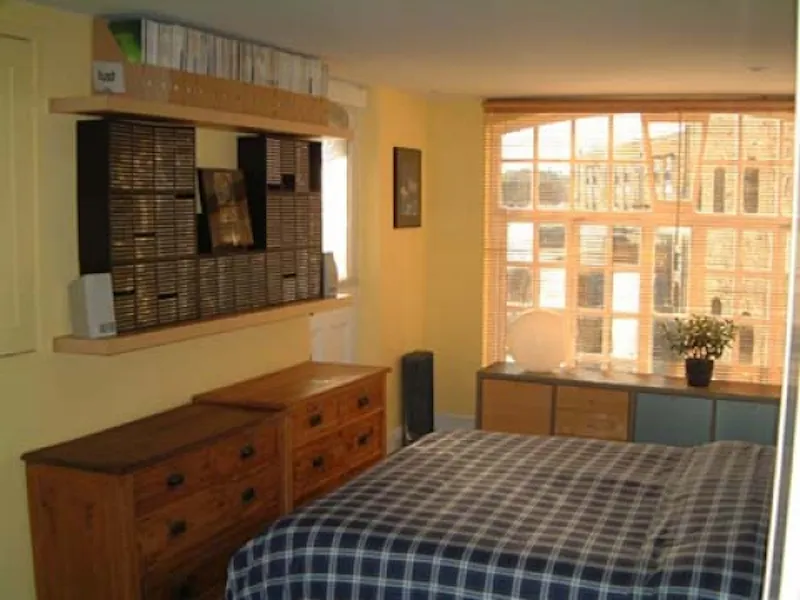 Bedroom at Bermondsey Street apartment, F668 (photo 6)