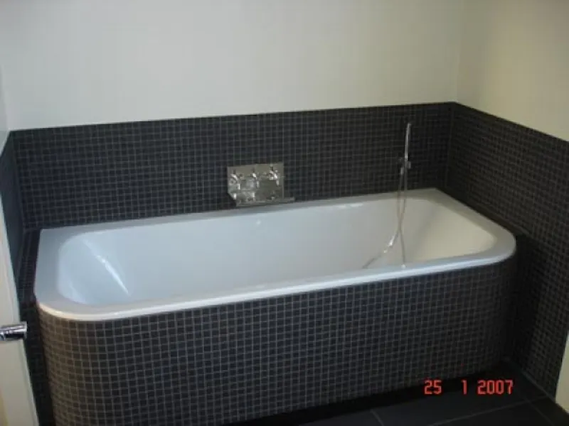 Bathroom at Georgian townhouse in Camden, B1440 (photo 8)