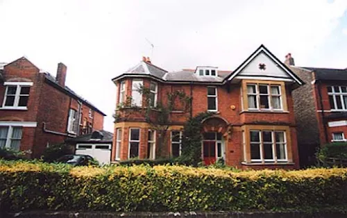 Large detached home in  Ealing, B1046