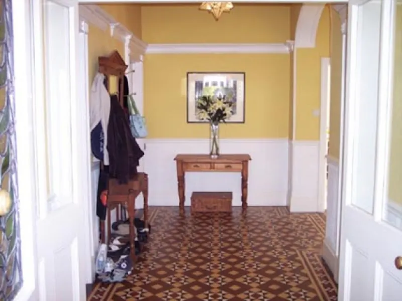 Floor - tiled at Large detached home in  Ealing, B1046 (photo 4)
