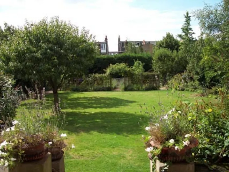 Garden at Large detached home in  Ealing, B1046 (photo 16)