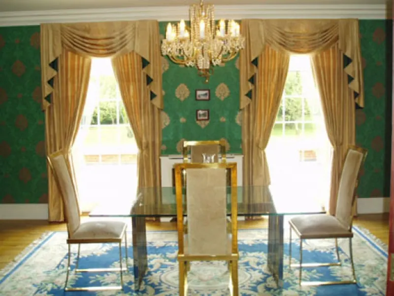 Dining room at Maidenhead modern mansion, D1922 (photo 10)