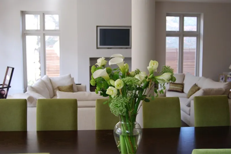 Dining room at Contemporary Wimbledon house, D1976 (photo 11)