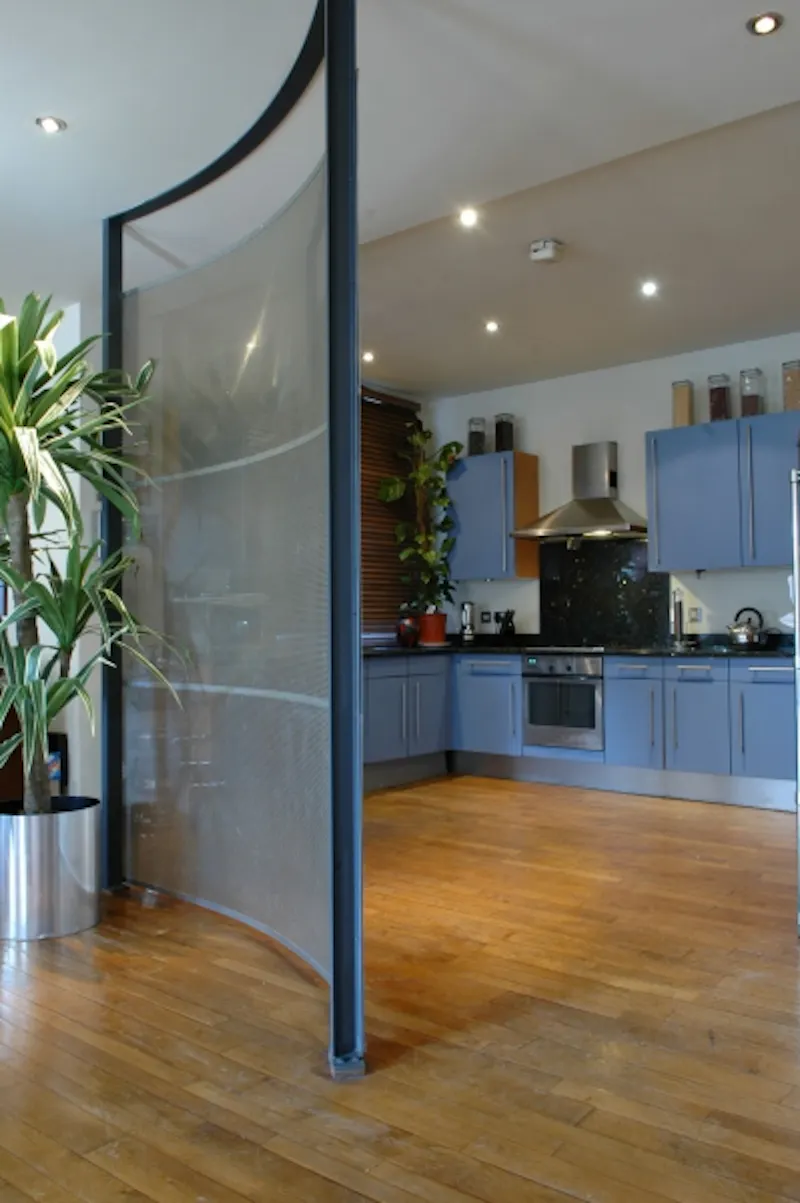 Kitchen at Oriental style Clerkenwell flat, K297 (photo 4)