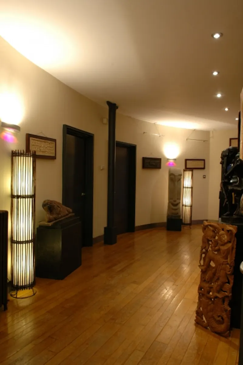 Entrance hall at Oriental style Clerkenwell flat, K297 (photo 11)