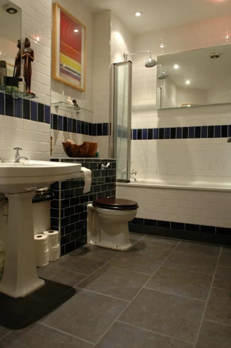 Bathroom at Oriental style Clerkenwell flat, K297 (photo 12)