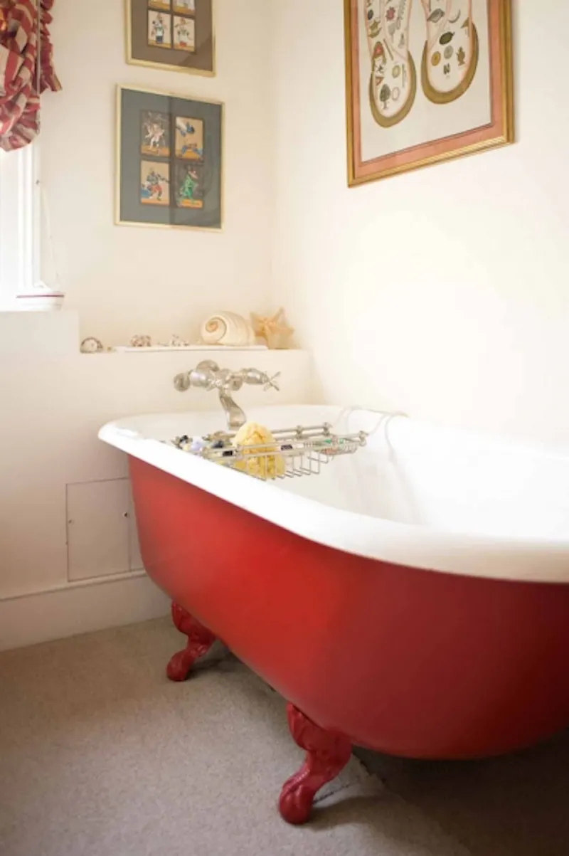Bathroom at Colourful Camberwell house, B598 (photo 18)