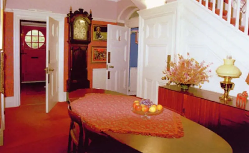 Dining room at East Grinstead house, B1143 (photo 1)