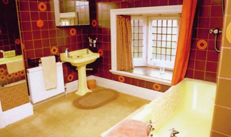 Bathroom at East Grinstead house, B1143 (photo 4)