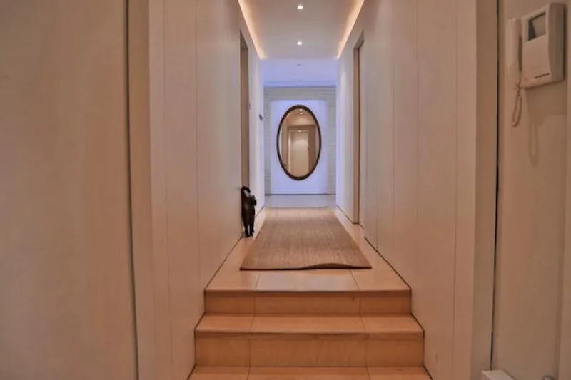 Corridor at Earl's Court flat with roof terrace, F693 (photo 1)