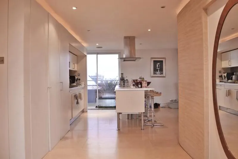 Earl's Court flat with roof terrace, F693 (photo 2)