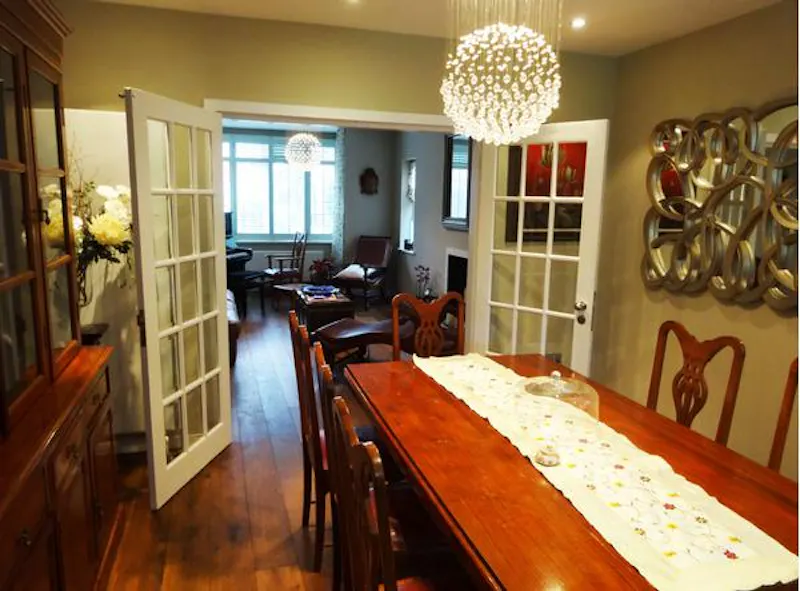 Dining room at Striking Kew family house, D1962 (photo 8)