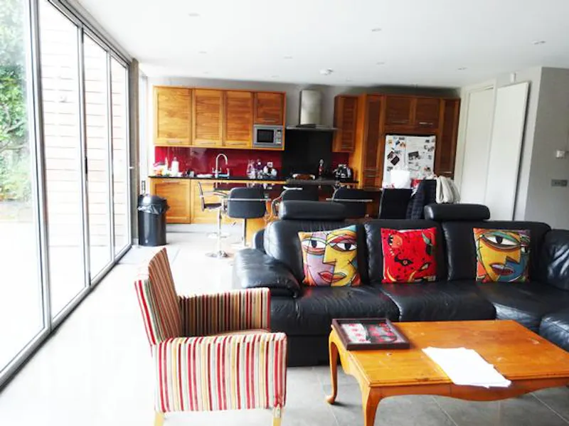 Striking Kew family house, D1962 (photo 12)