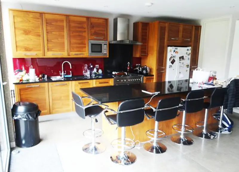 Kitchen island at Striking Kew family house, D1962 (photo 13)