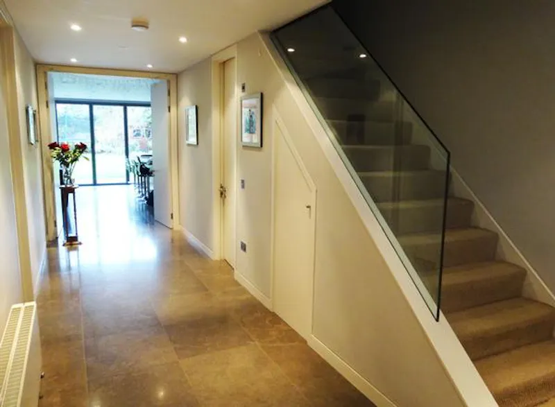 Staircase at Striking Kew family house, D1962 (photo 3)