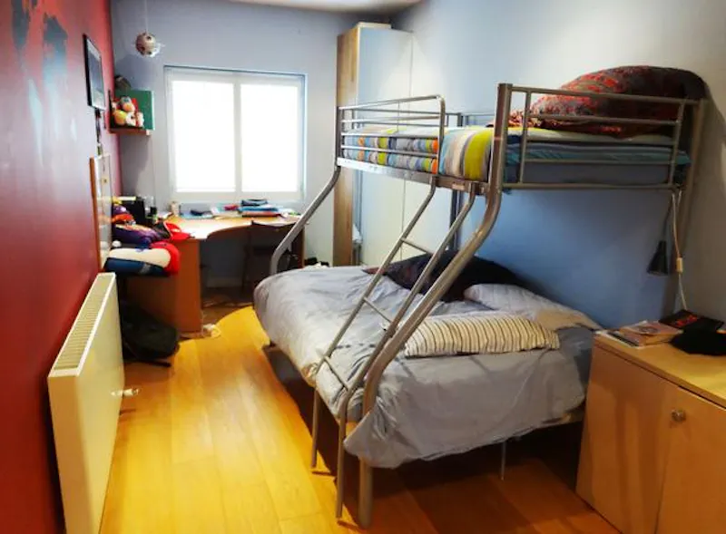 Bedroom - child's at Striking Kew family house, D1962 (photo 19)