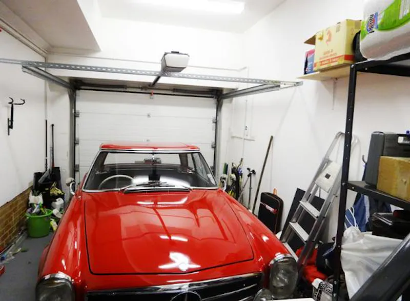 Garage at Striking Kew family house, D1962 (photo 37)