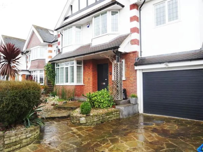 Driveway at Striking Kew family house, D1962 (photo 39)