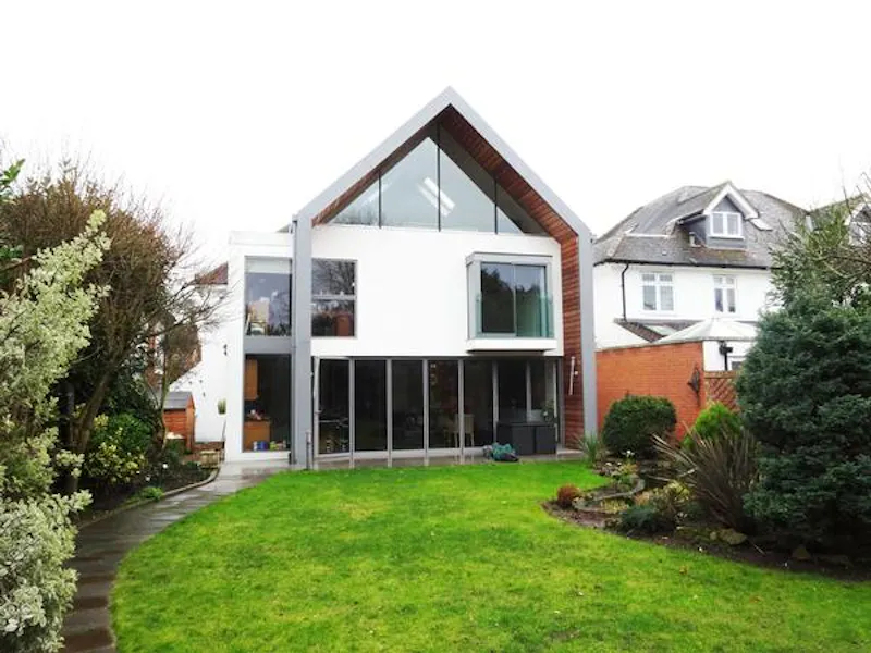 Striking Kew family house, D1962 (photo 42)