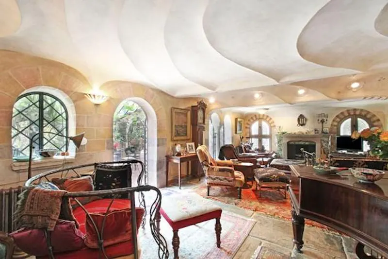 Piano at Gaudi-inspired Reading house, D1892 (photo 18)