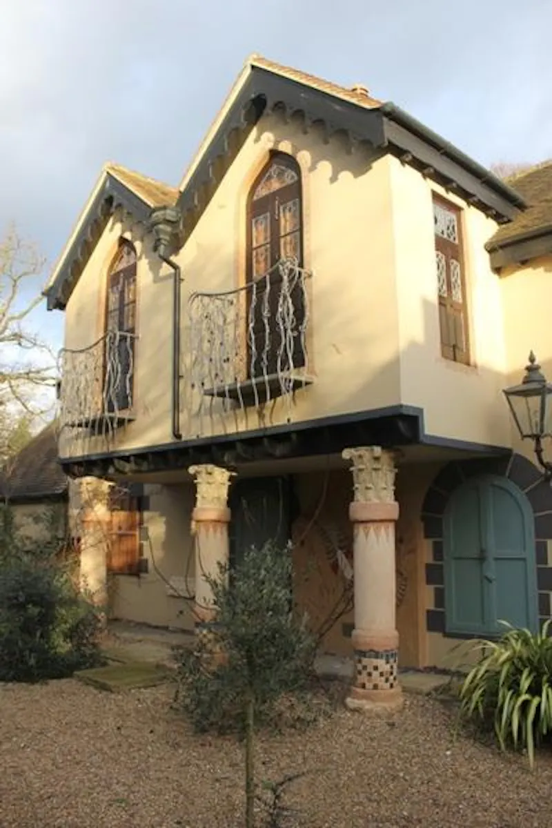 Gaudi-inspired Reading house, D1892 (photo 25)