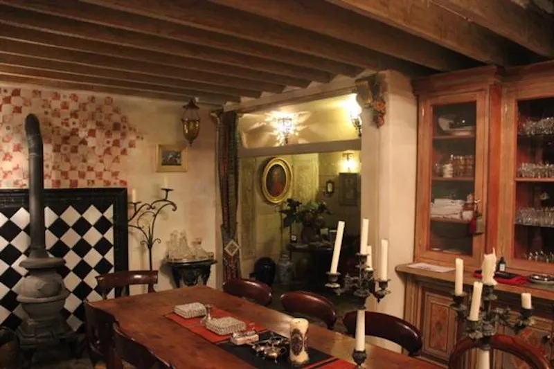 Gaudi-inspired Reading house, D1892 (photo 29)