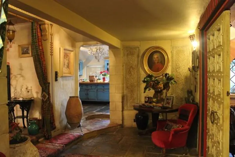 Gaudi-inspired Reading house, D1892 (photo 27)