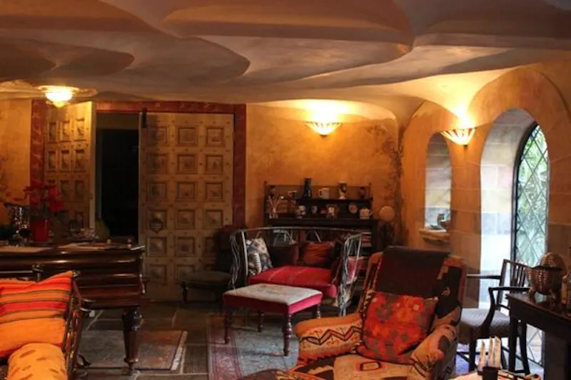 Gaudi-inspired Reading house, D1892 (photo 35)
