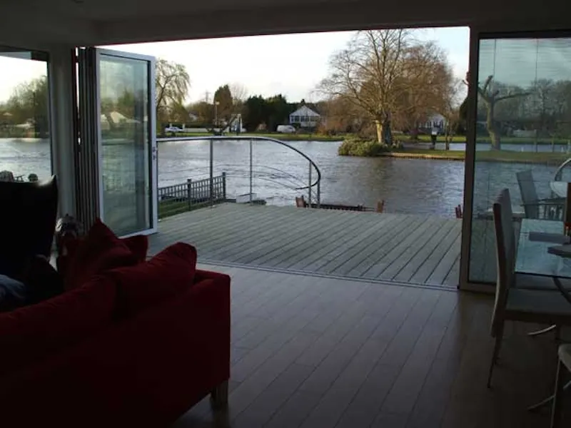 Bungalow on the Thames, D1973 (photo 6)