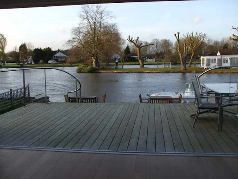 Bungalow on the Thames, D1973 (photo 9)