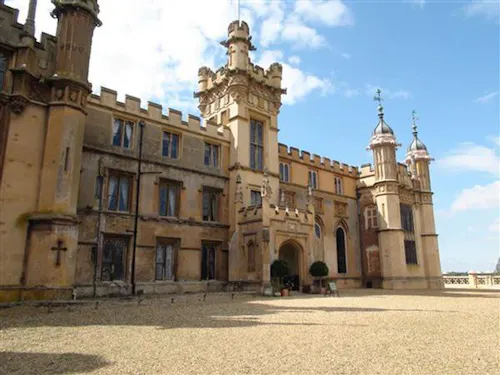 Grand Knebworth estate, G68