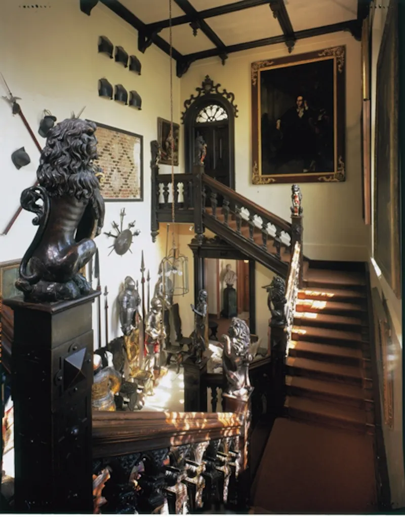 Staircase at Grand Knebworth estate, G68 (photo 11)