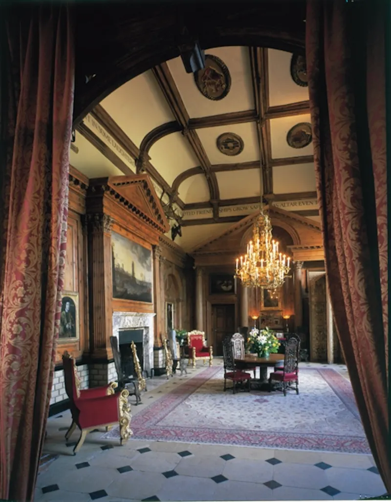 Entrance hall at Grand Knebworth estate, G68 (photo 12)