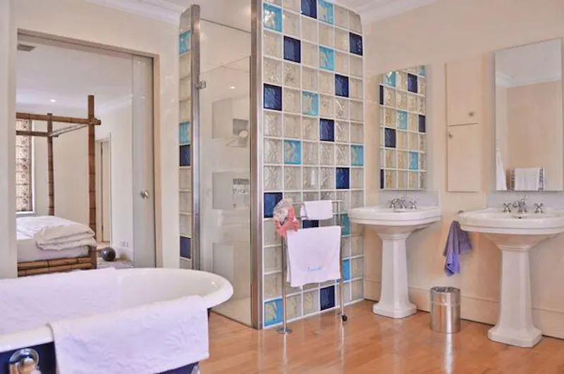 Bathroom at Colourful Brook Green house, B1050 (photo 24)