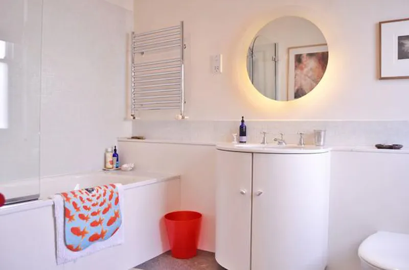 Bathroom at Colourful Brook Green house, B1050 (photo 30)