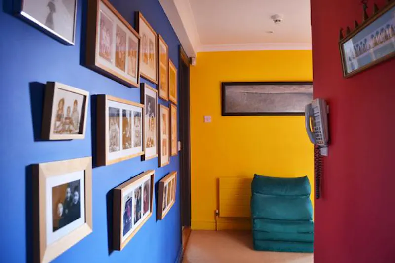 Colourful Brook Green house, B1050 (photo 29)