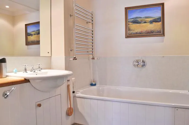 Bathroom at Colourful Brook Green house, B1050 (photo 32)