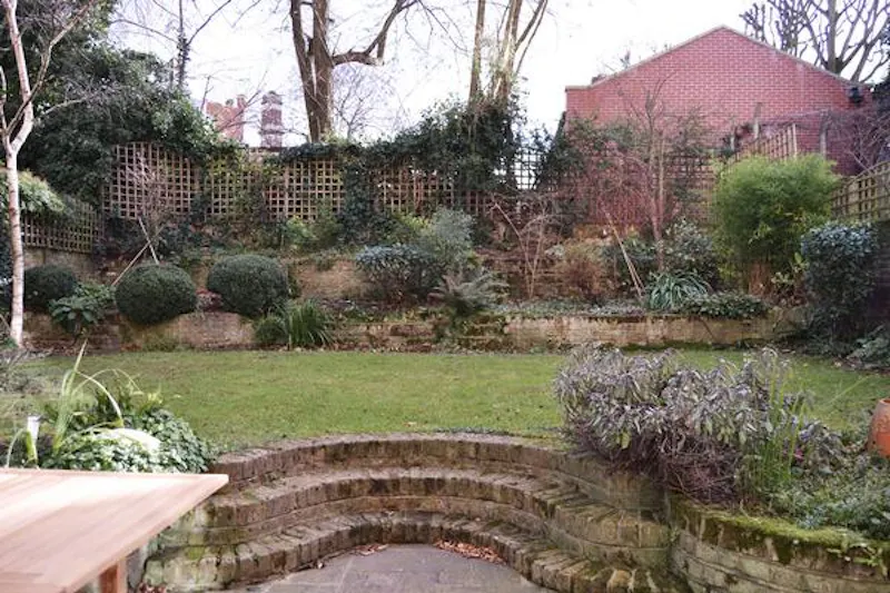Garden at Colourful Brook Green house, B1050 (photo 47)