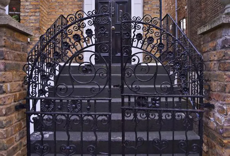Gate at Colourful Brook Green house, B1050 (photo 48)