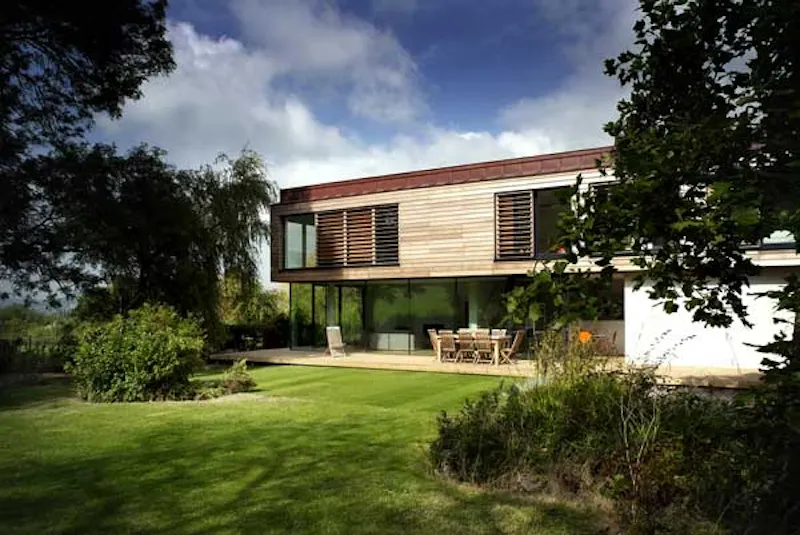 Garden at Mendip Hills modern house, D1970 (photo 8)