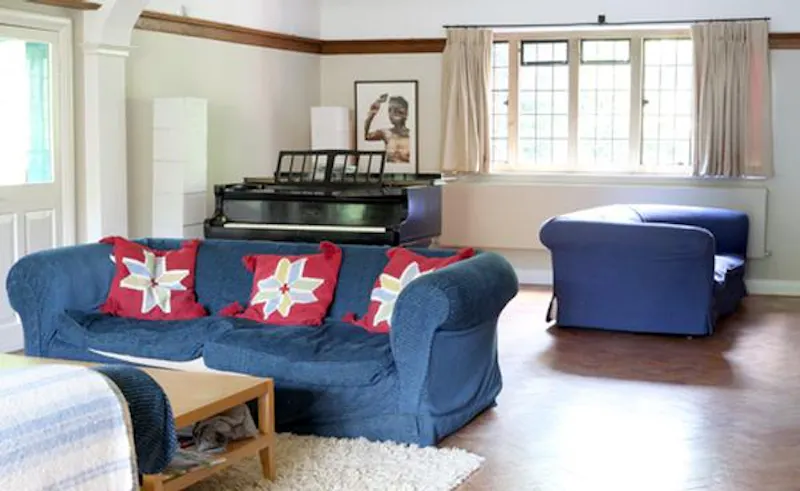 Living Room at Arts and Crafts Tooting house, D447 (photo 12)