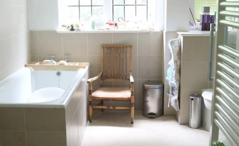 Bathroom at Arts and Crafts Tooting house, D447 (photo 22)